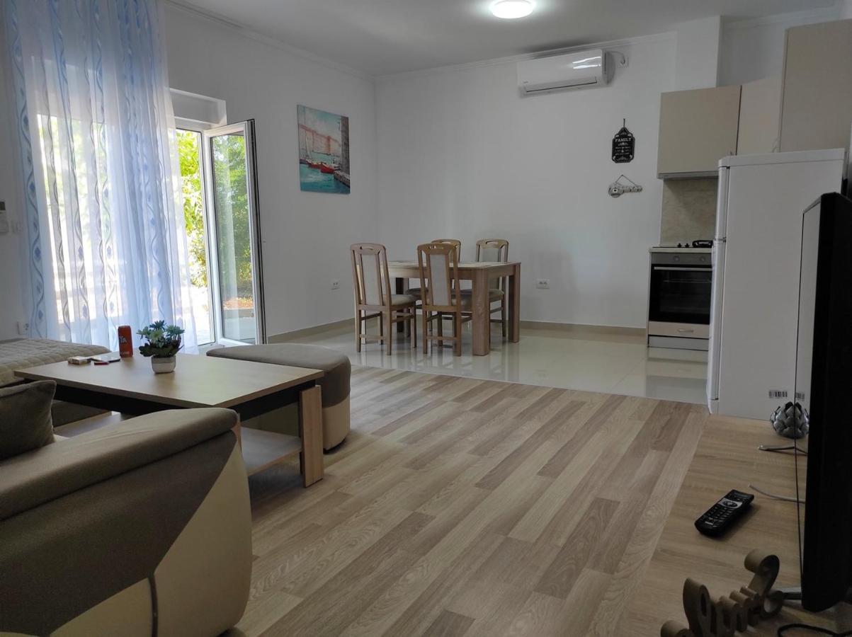 One Bedroom Apartment Gogo With Private Parking Neum Exteriör bild