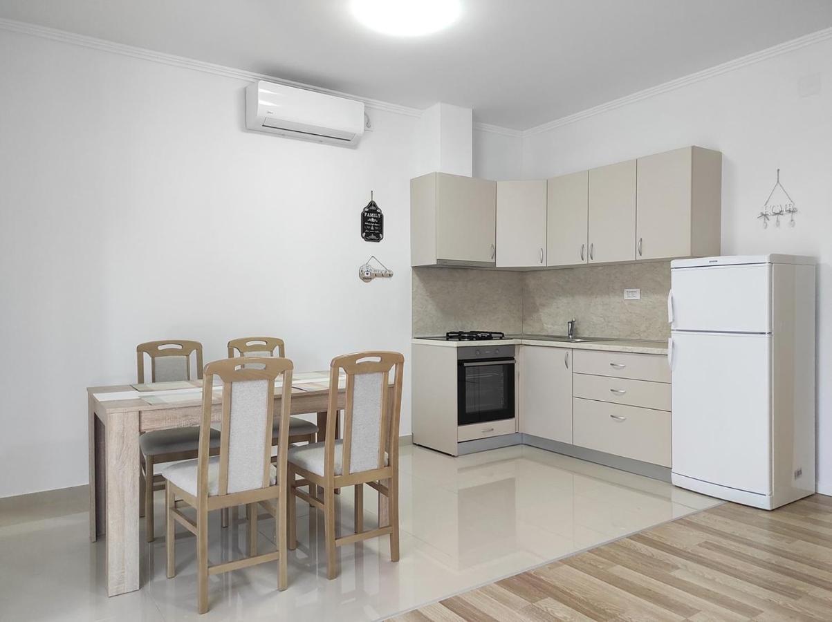 One Bedroom Apartment Gogo With Private Parking Neum Exteriör bild